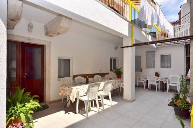 Omis Center Vila Εξωτερικό φωτογραφία