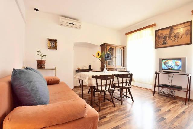 Omis Center Vila Εξωτερικό φωτογραφία