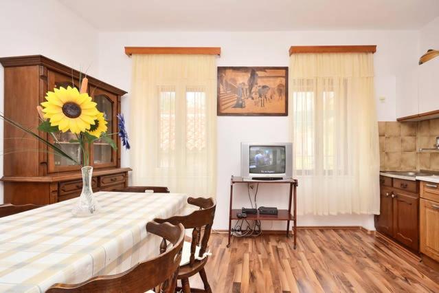 Omis Center Vila Εξωτερικό φωτογραφία