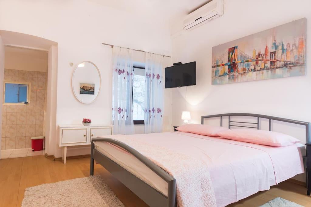 Omis Center Vila Εξωτερικό φωτογραφία