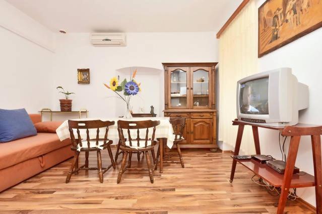 Omis Center Vila Εξωτερικό φωτογραφία