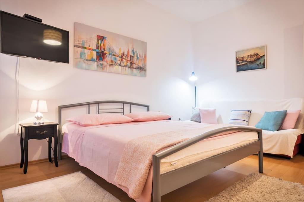 Omis Center Vila Εξωτερικό φωτογραφία